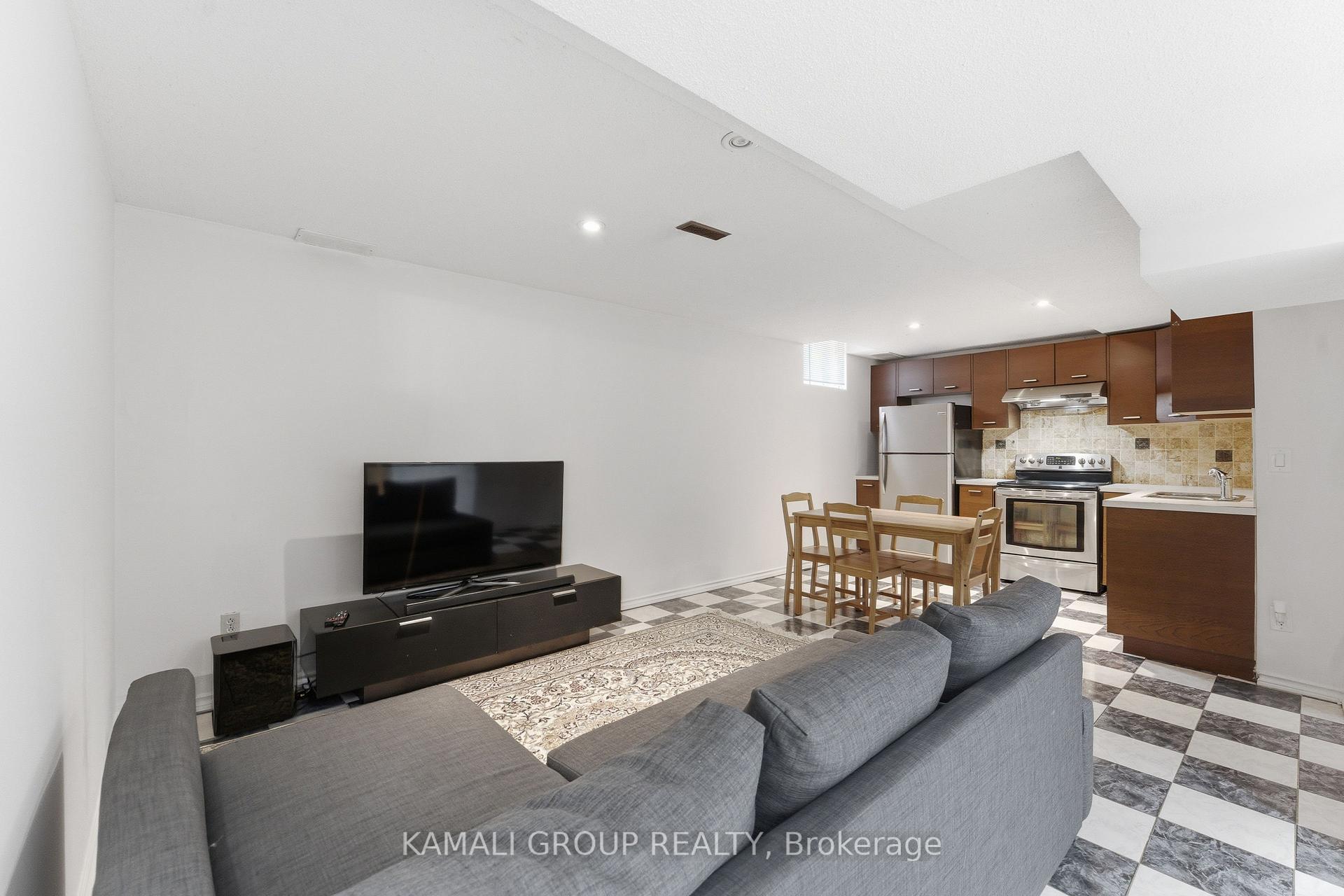 Photo 44 of 108 Killian Road, Vaughan, Maple — HOMEH