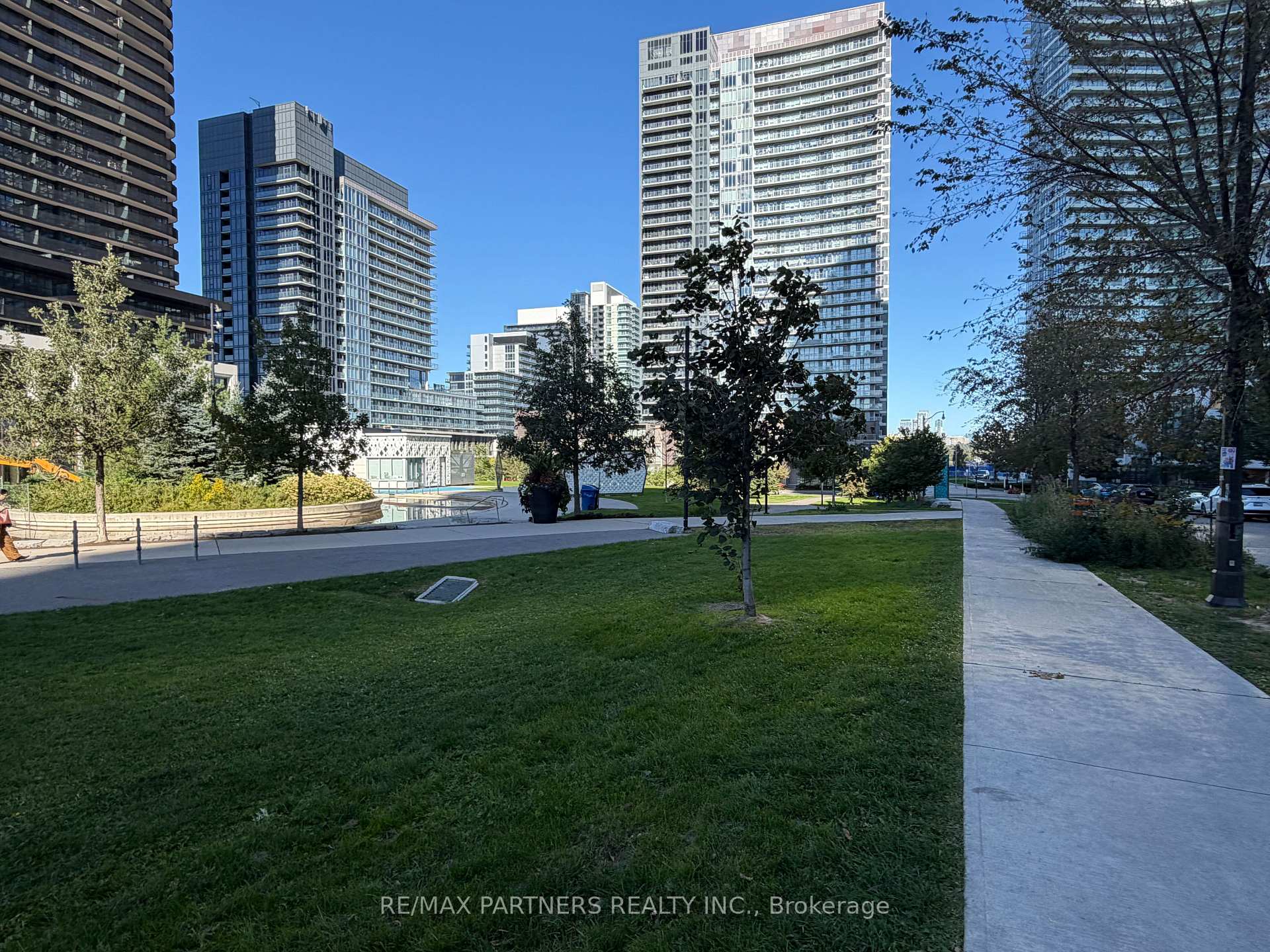 Photo 2 of Unit 505, 95 McMahon Drive, North York, Bayview Village — HOMEH