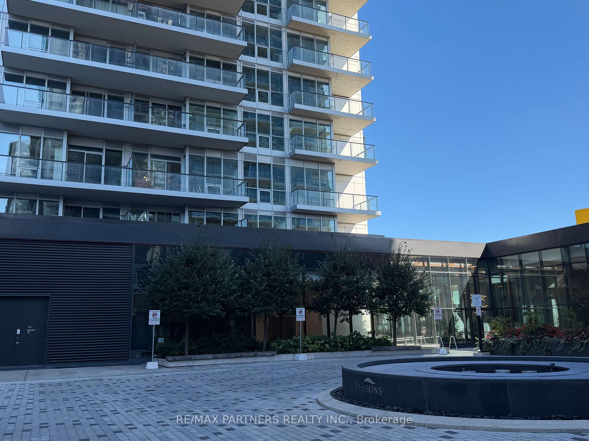 Photo 4 of Unit 505, 95 McMahon Drive, North York, Bayview Village — HOMEH