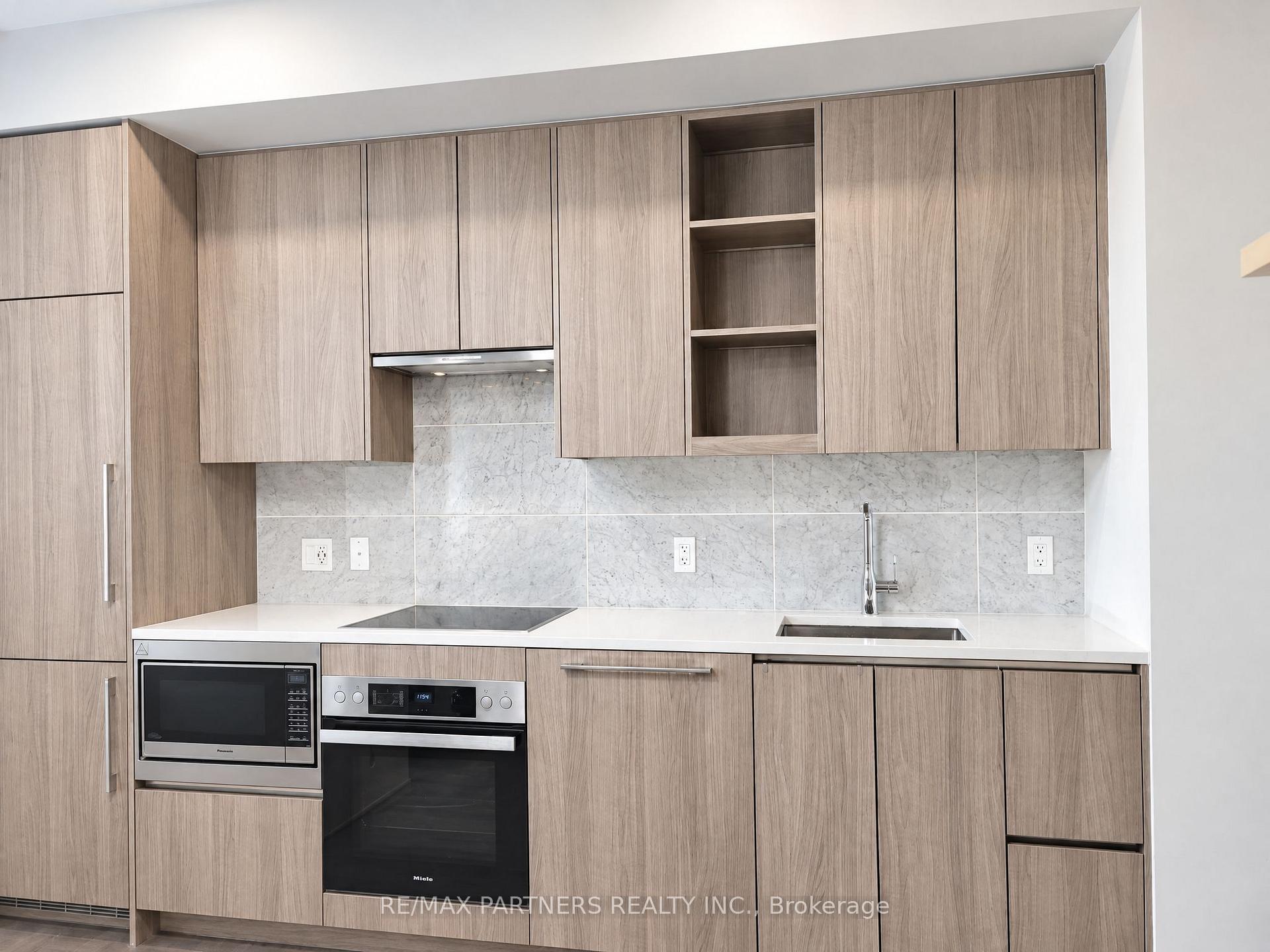 Photo 10 of Unit 505, 95 McMahon Drive, North York, Bayview Village — HOMEH