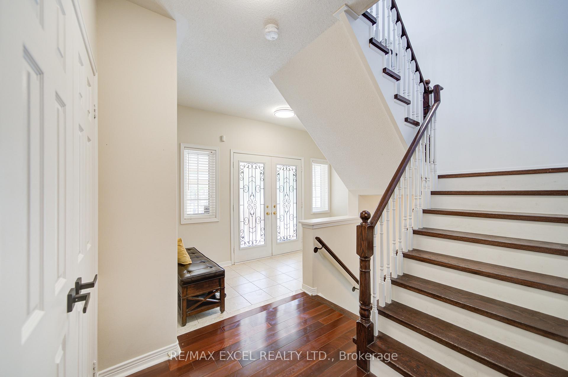 Photo 6 of 8 Hollylane Drive, Markham, Berczy — HOMEH