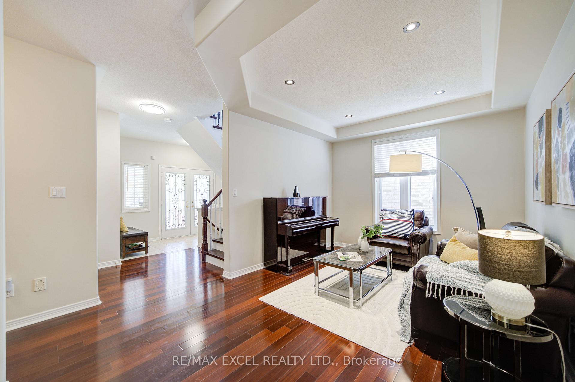 Photo 9 of 8 Hollylane Drive, Markham, Berczy — HOMEH