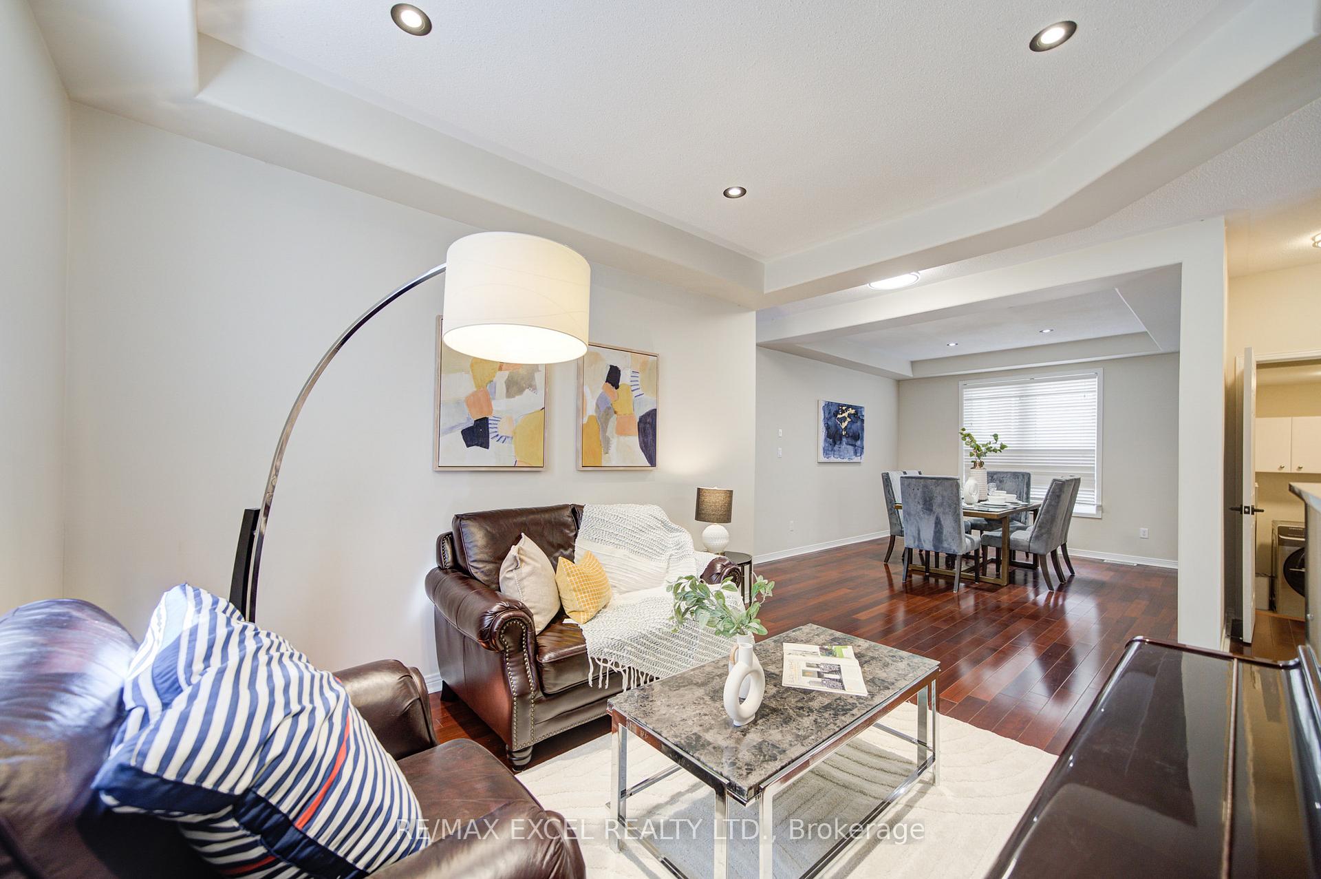 Photo 10 of 8 Hollylane Drive, Markham, Berczy — HOMEH