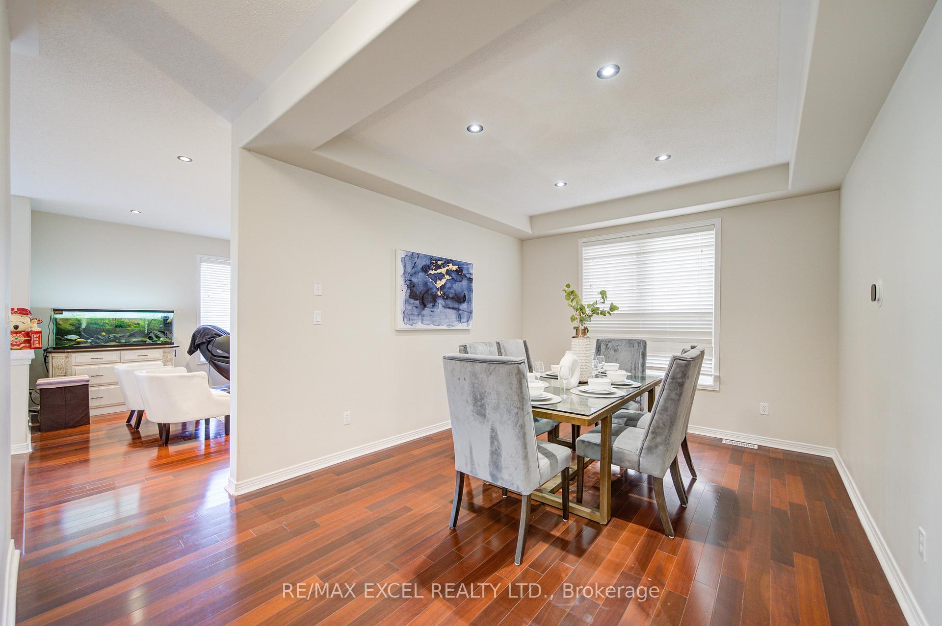 Photo 11 of 8 Hollylane Drive, Markham, Berczy — HOMEH
