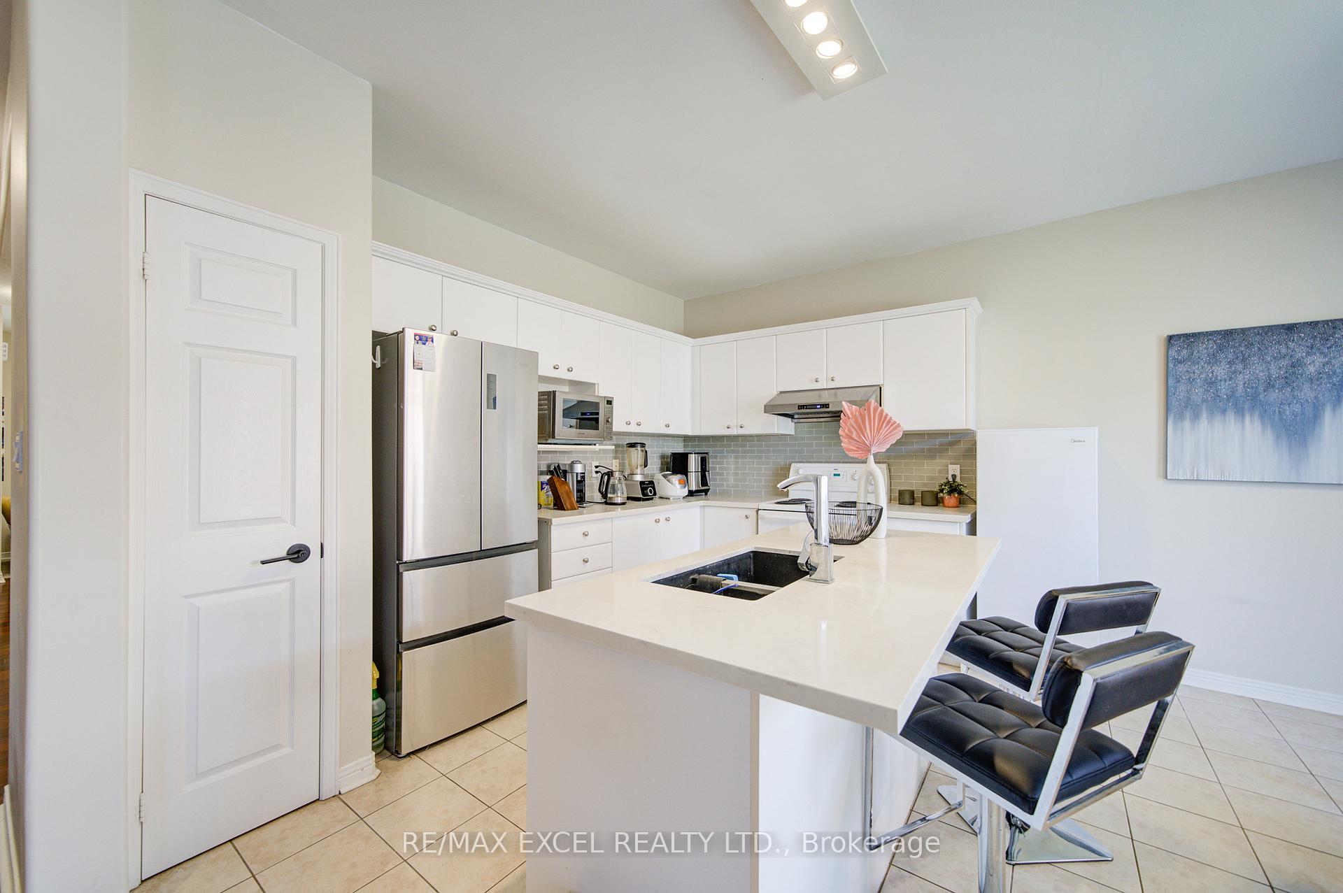 Photo 16 of 8 Hollylane Drive, Markham, Berczy — HOMEH