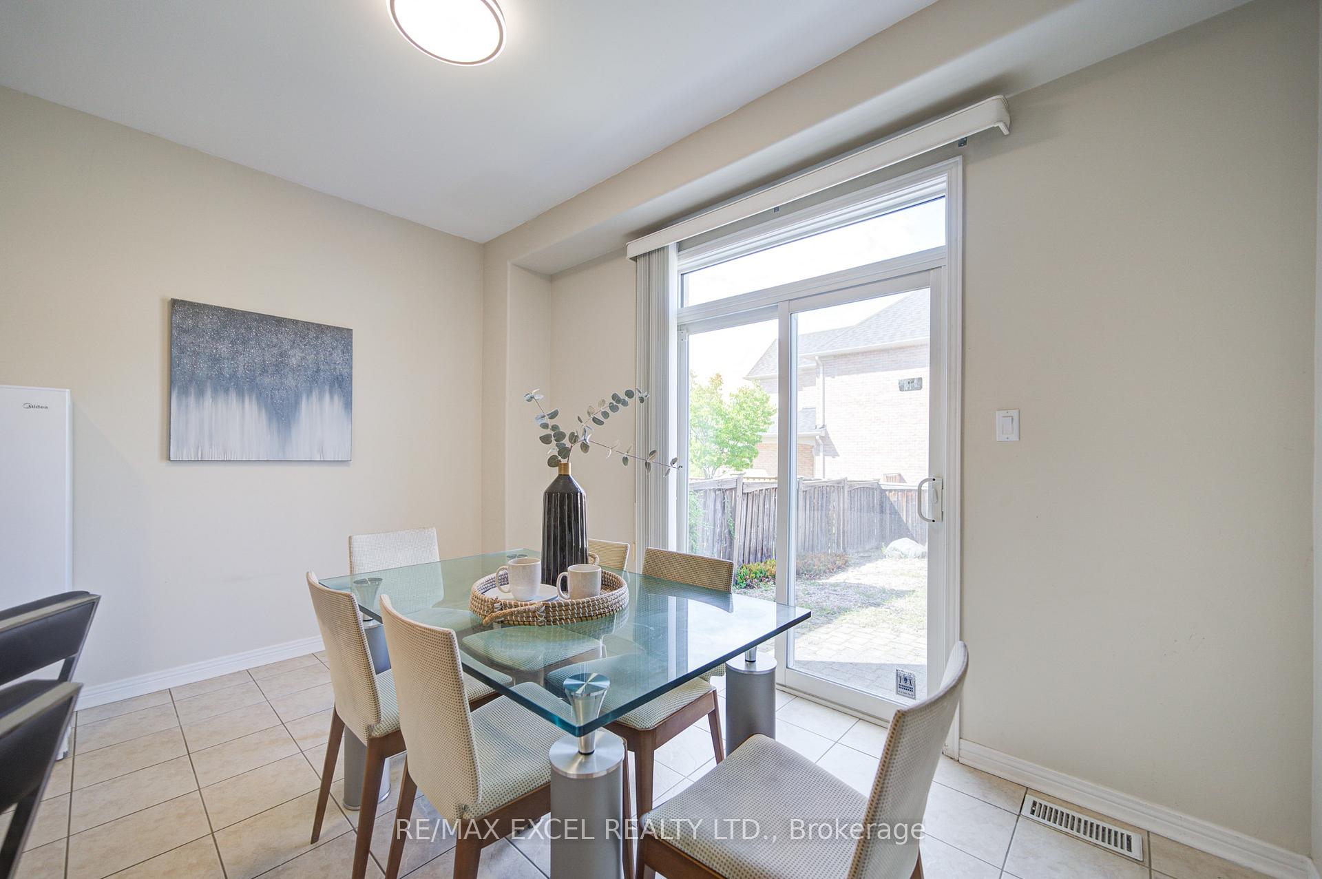 Photo 17 of 8 Hollylane Drive, Markham, Berczy — HOMEH