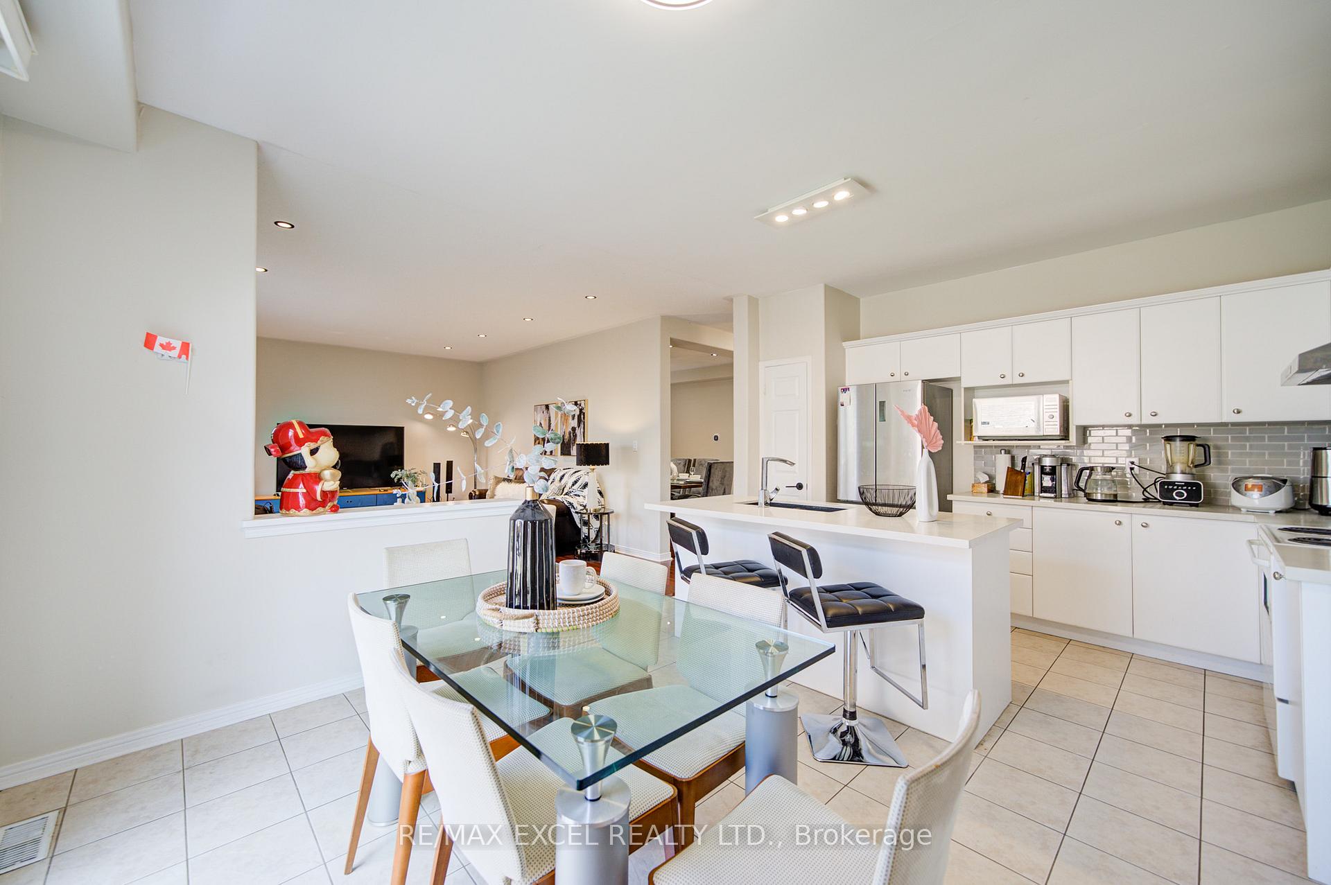 Photo 19 of 8 Hollylane Drive, Markham, Berczy — HOMEH
