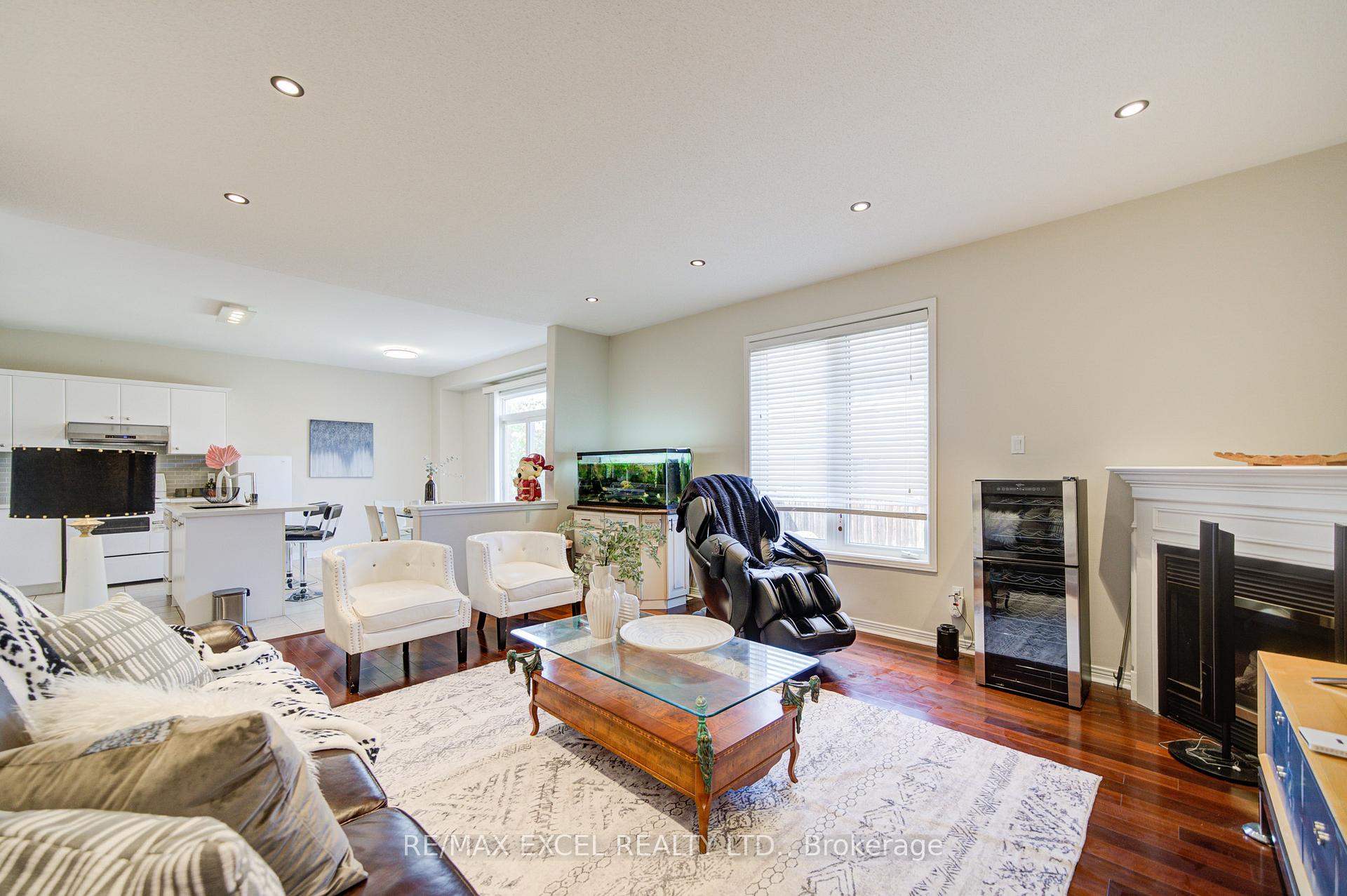 Photo 24 of 8 Hollylane Drive, Markham, Berczy — HOMEH