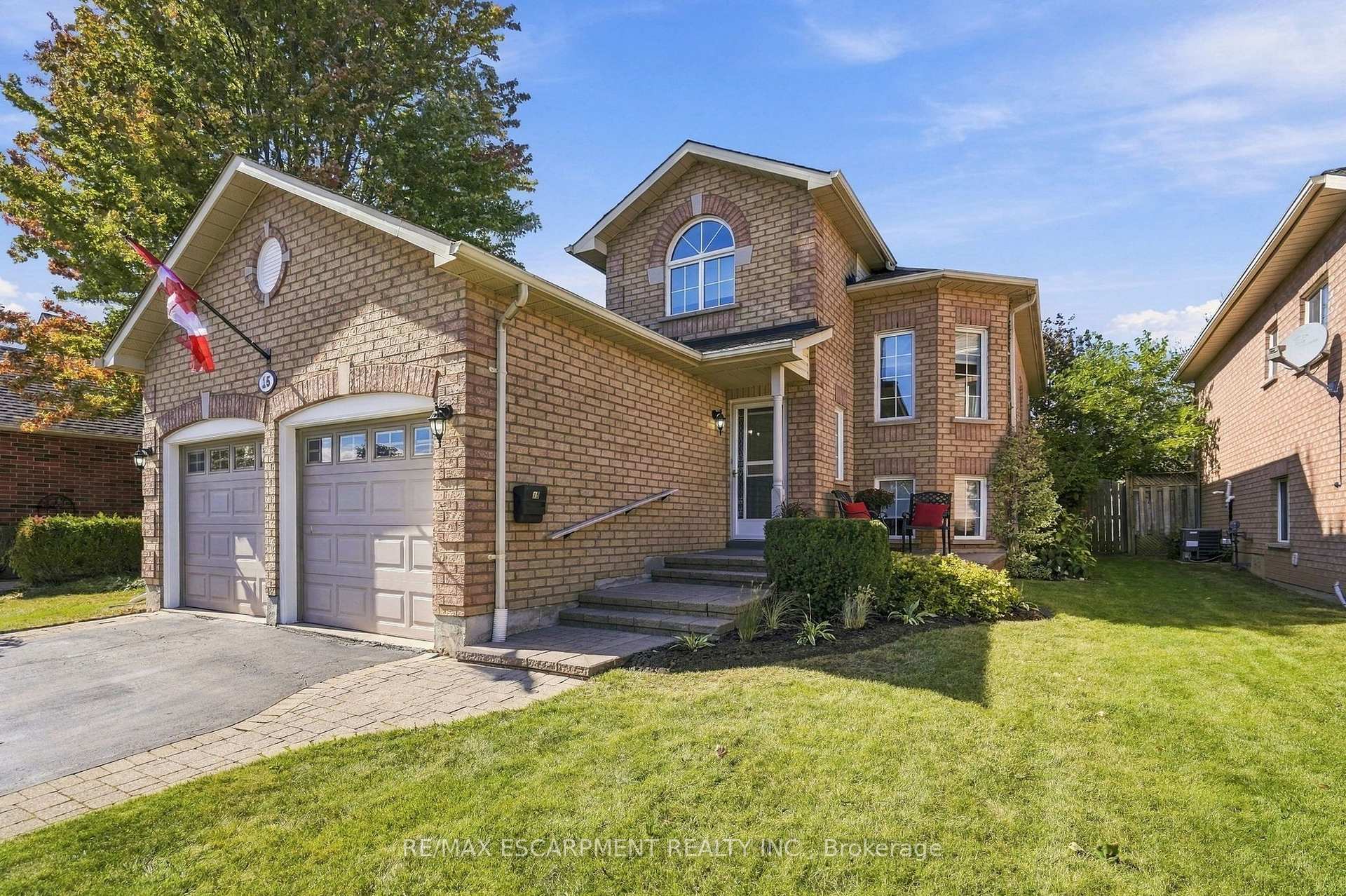 Photo 2 of 15 Dalrymple Drive, Hamilton, Waterdown — HOMEH