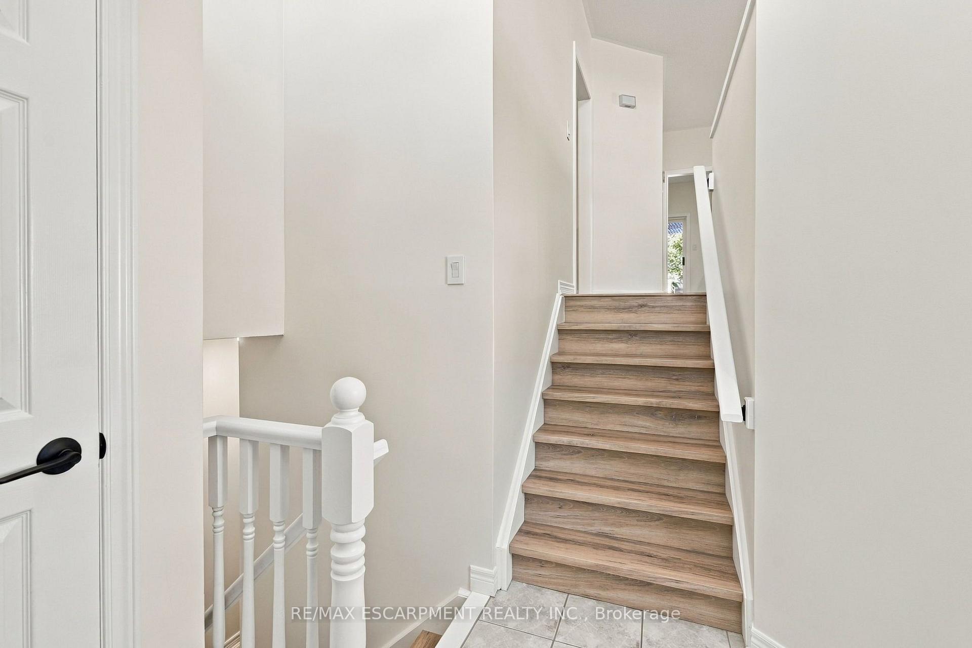 Photo 5 of 15 Dalrymple Drive, Hamilton, Waterdown — HOMEH