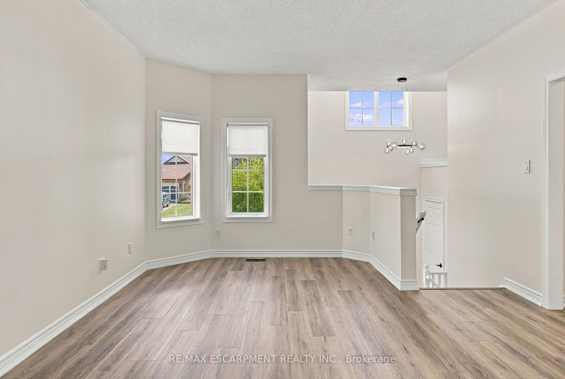 Photo 7 of 15 Dalrymple Drive, Hamilton, Waterdown — HOMEH
