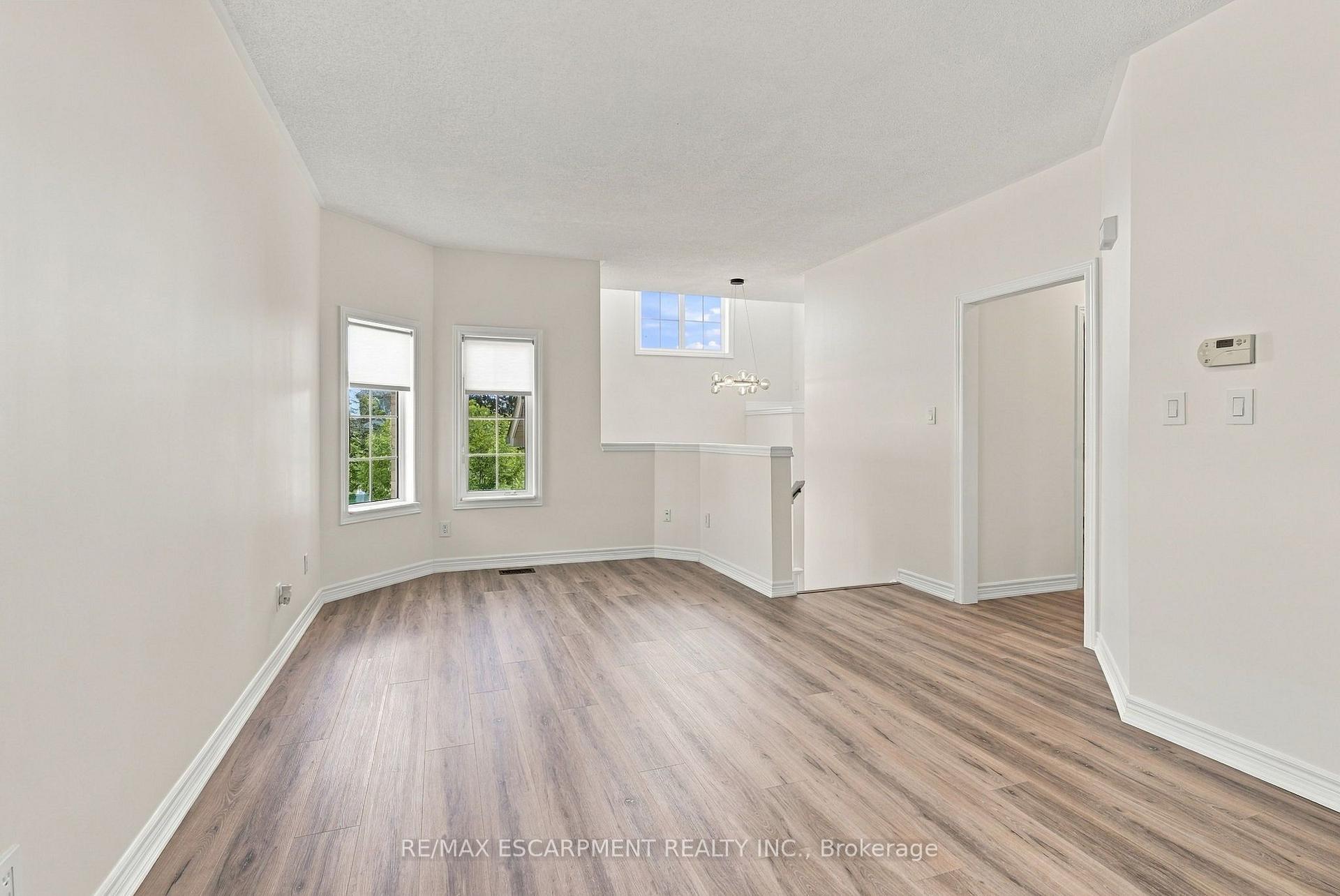 Photo 8 of 15 Dalrymple Drive, Hamilton, Waterdown — HOMEH
