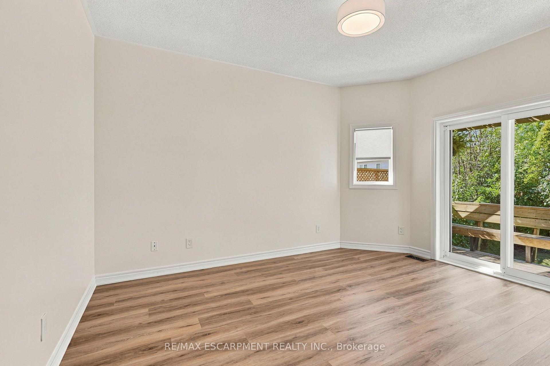 Photo 20 of 15 Dalrymple Drive, Hamilton, Waterdown — HOMEH
