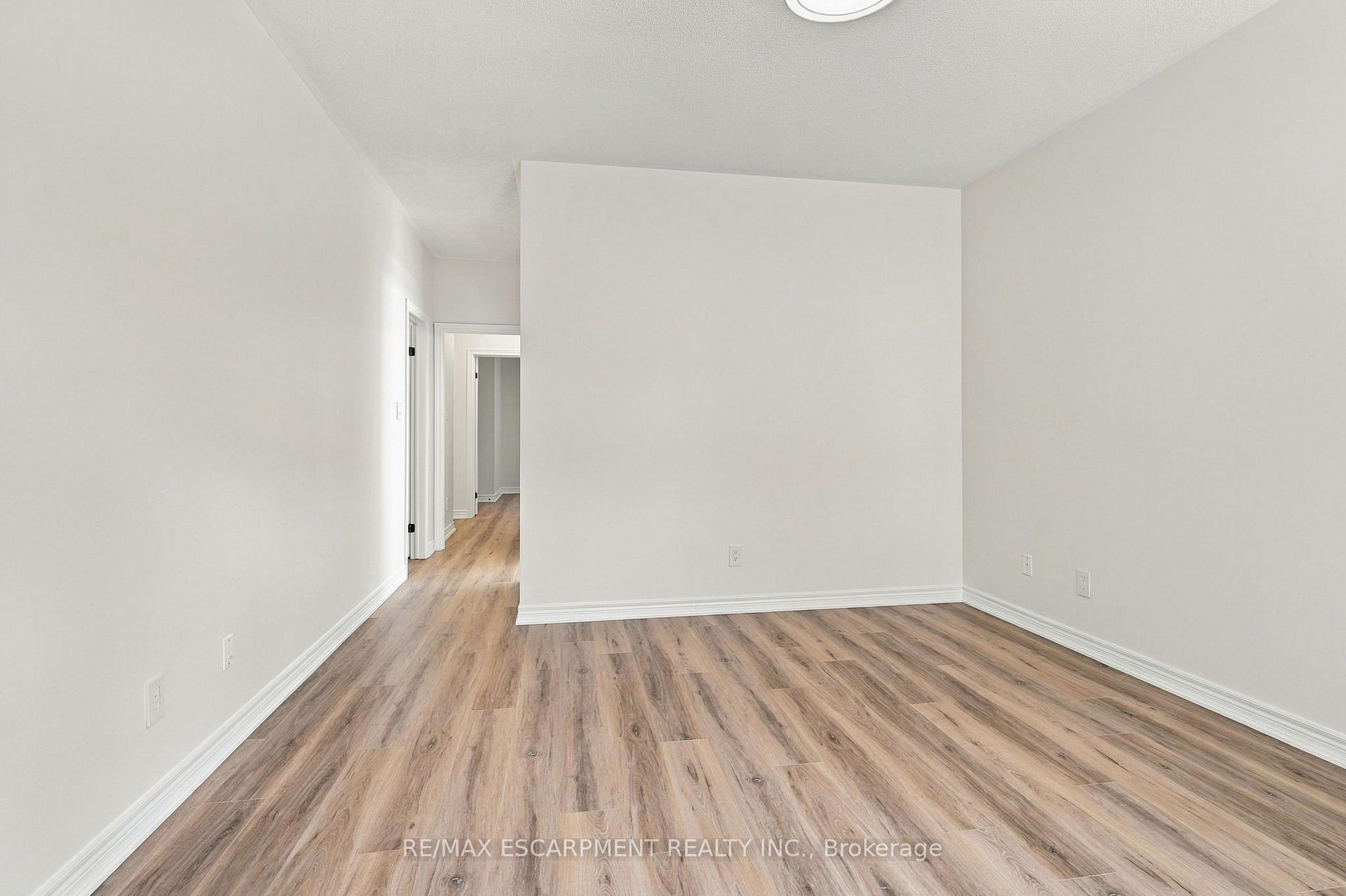 Photo 22 of 15 Dalrymple Drive, Hamilton, Waterdown — HOMEH