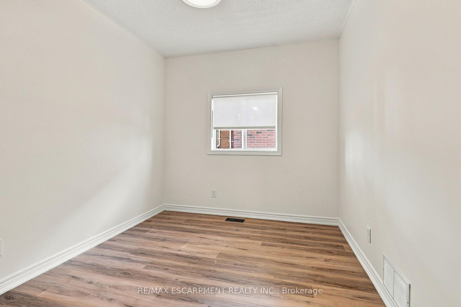 Photo 26 of 15 Dalrymple Drive, Hamilton, Waterdown — HOMEH