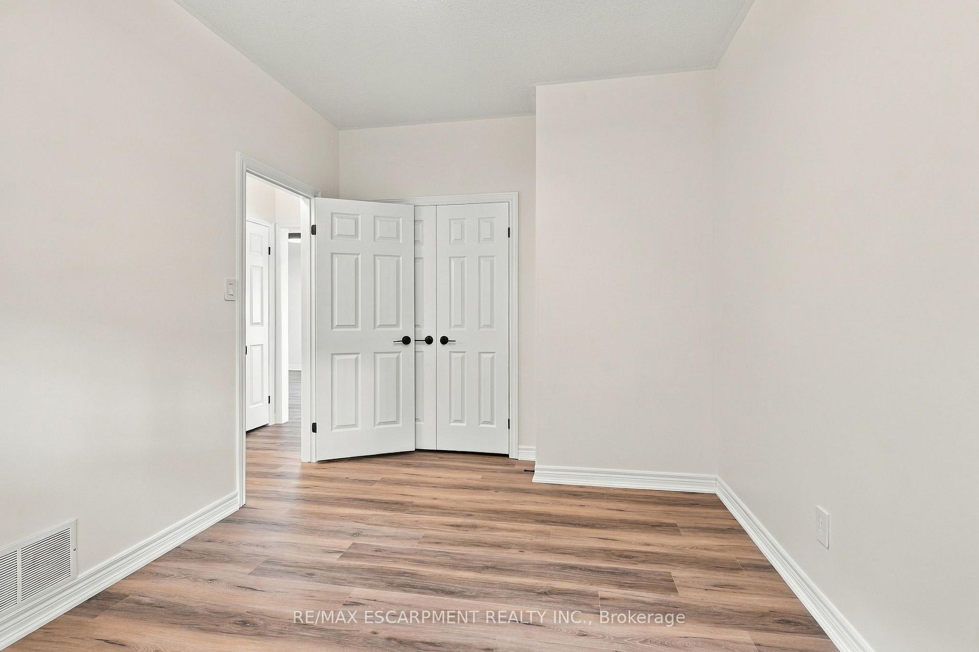 Photo 27 of 15 Dalrymple Drive, Hamilton, Waterdown — HOMEH