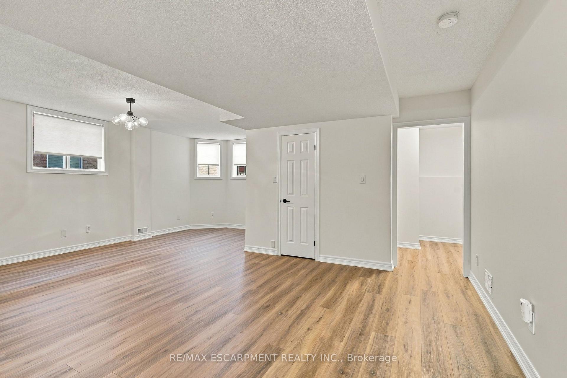 Photo 32 of 15 Dalrymple Drive, Hamilton, Waterdown — HOMEH