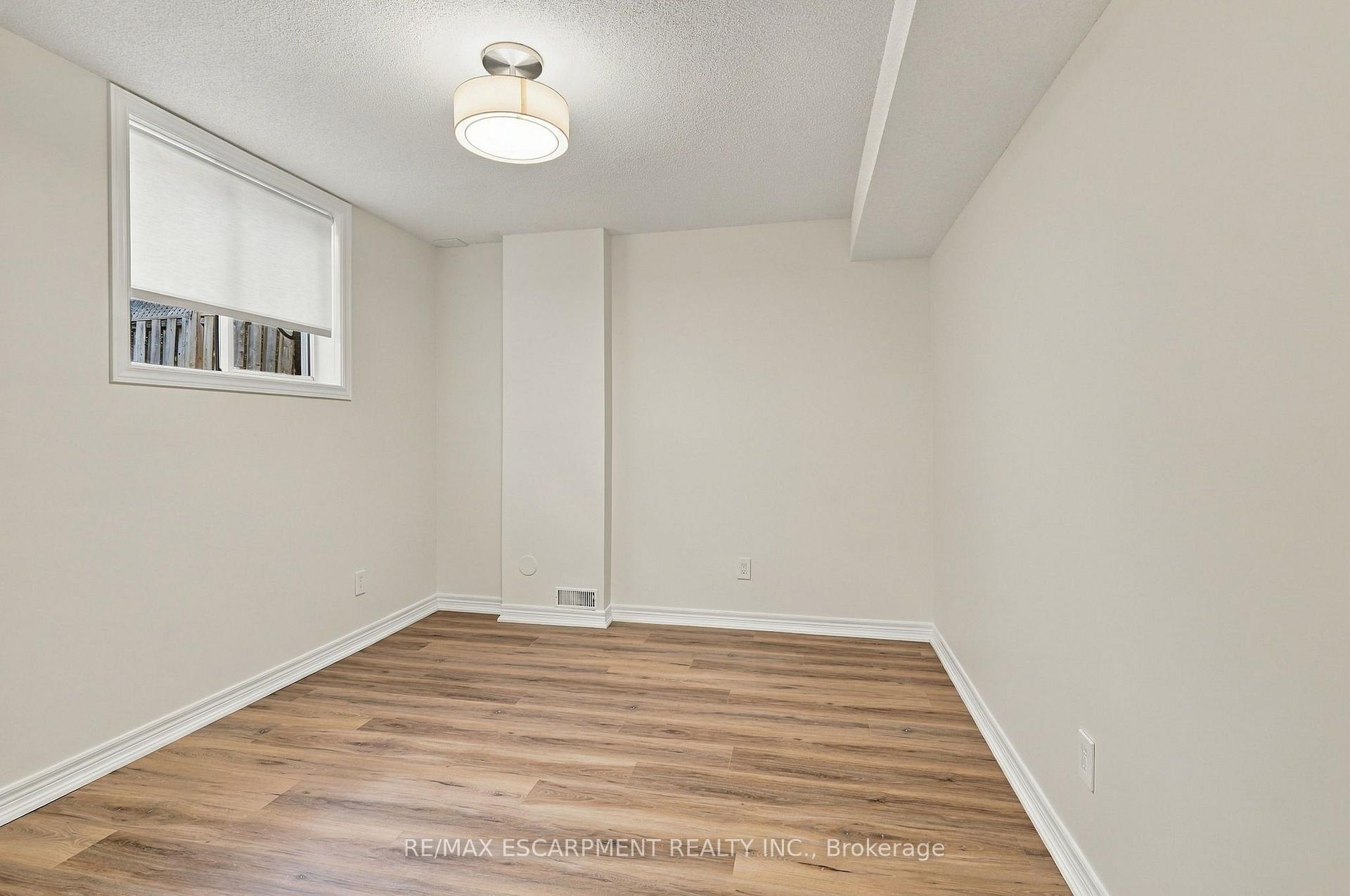 Photo 34 of 15 Dalrymple Drive, Hamilton, Waterdown — HOMEH