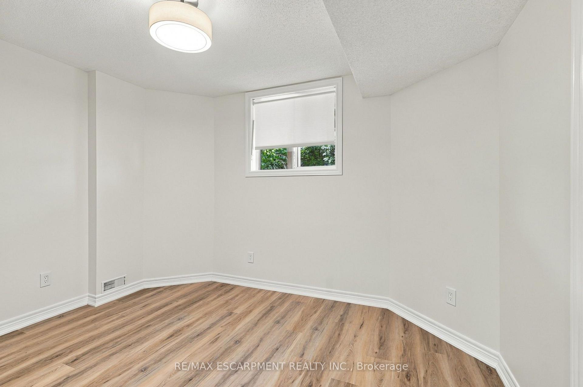 Photo 36 of 15 Dalrymple Drive, Hamilton, Waterdown — HOMEH