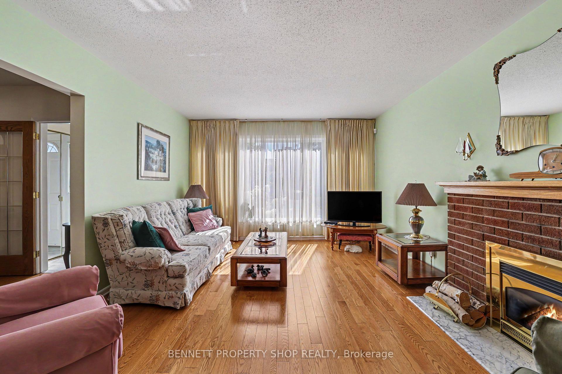 Photo 3 of 1817 Gilbert Avenue, Ottawa, Bel Air Heights — HOMEH