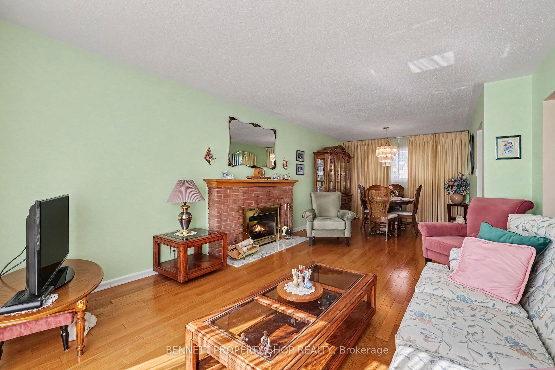 Photo 4 of 1817 Gilbert Avenue, Ottawa, Bel Air Heights — HOMEH