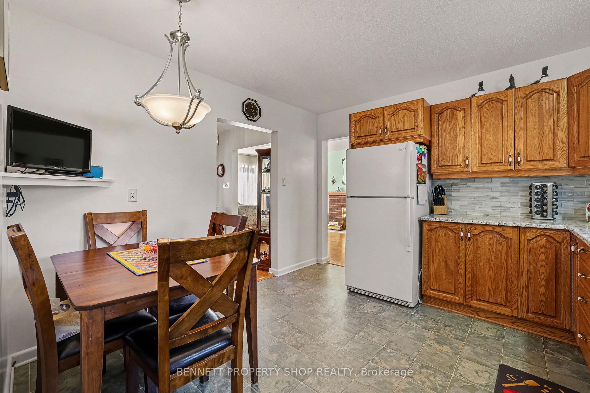 Photo 7 of 1817 Gilbert Avenue, Ottawa, Bel Air Heights — HOMEH