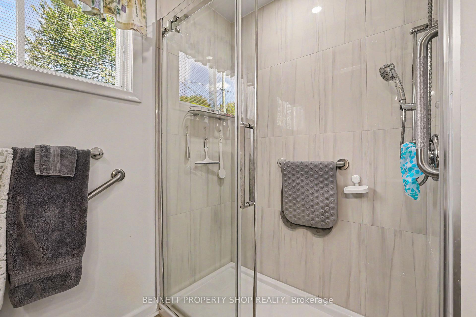 Photo 11 of 1817 Gilbert Avenue, Ottawa, Bel Air Heights — HOMEH