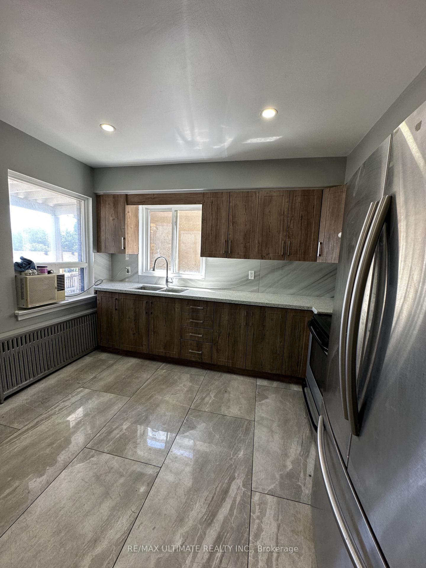 Photo 2 of Unit Unit A, 1705 Jane Street, North York, Rustic — HOMEH