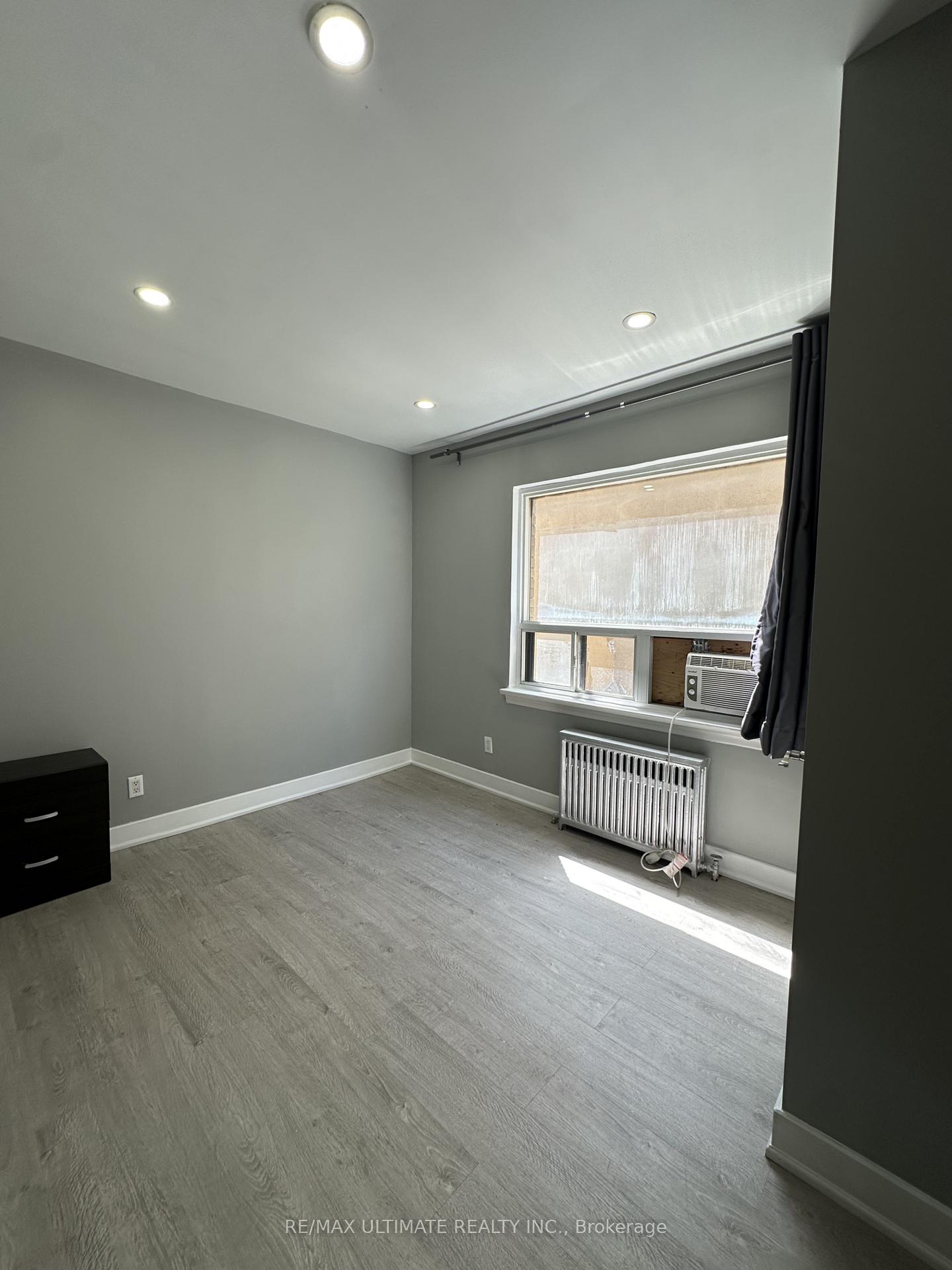 Photo 3 of Unit Unit A, 1705 Jane Street, North York, Rustic — HOMEH