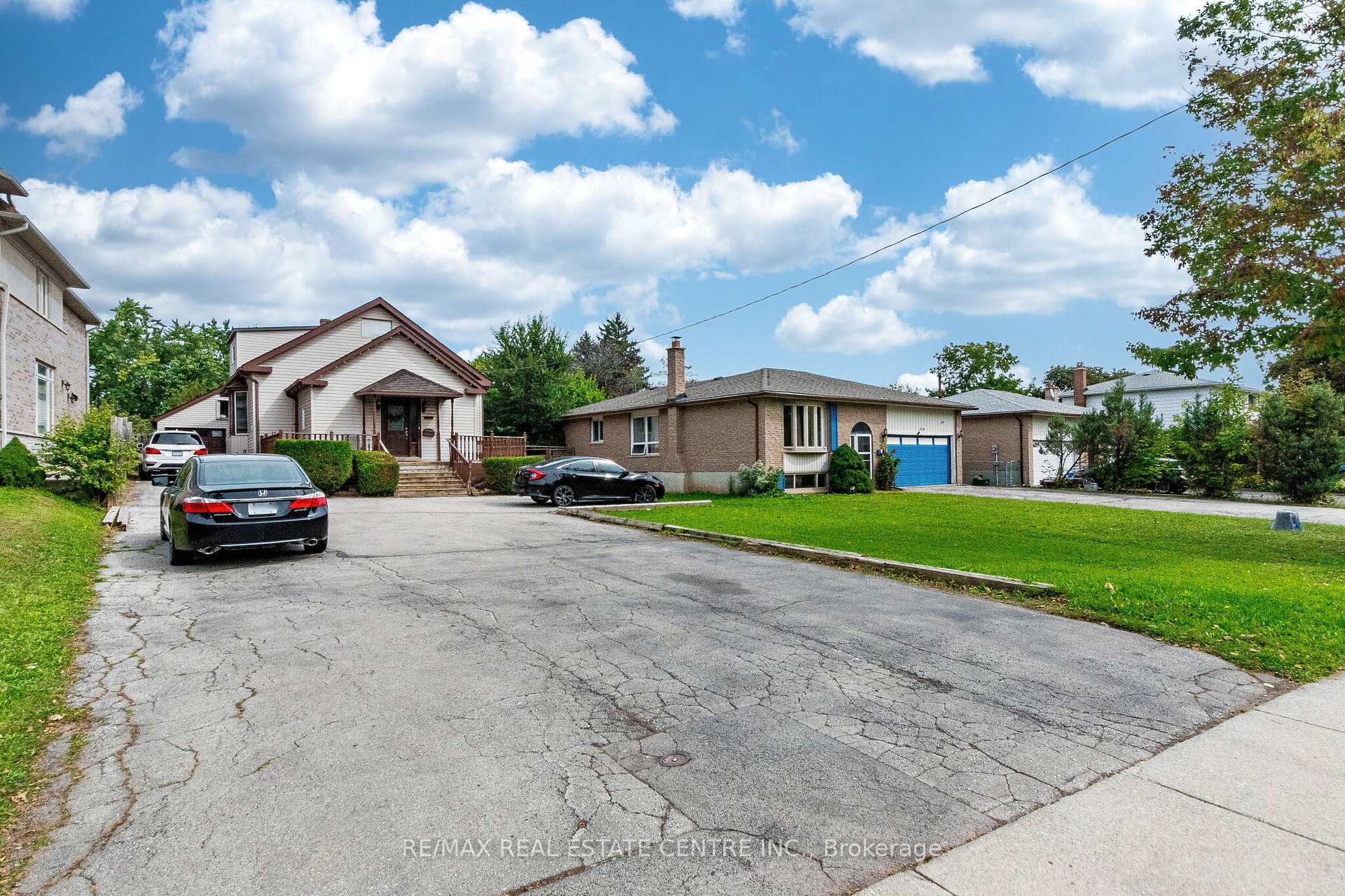 Photo 2 of 1423 Sixth Line, Oakville, College Park — HOMEH