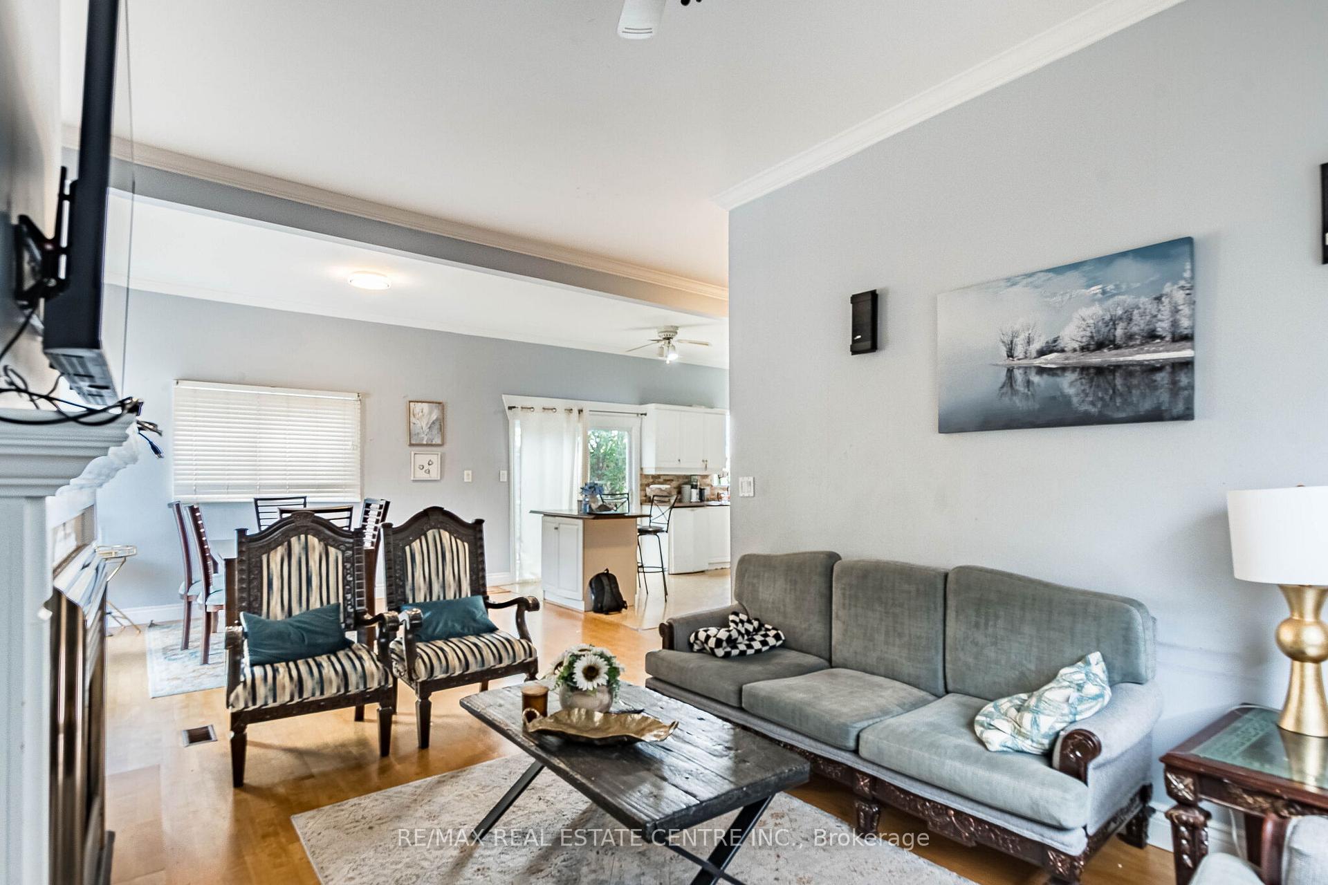 Photo 8 of 1423 Sixth Line, Oakville, College Park — HOMEH