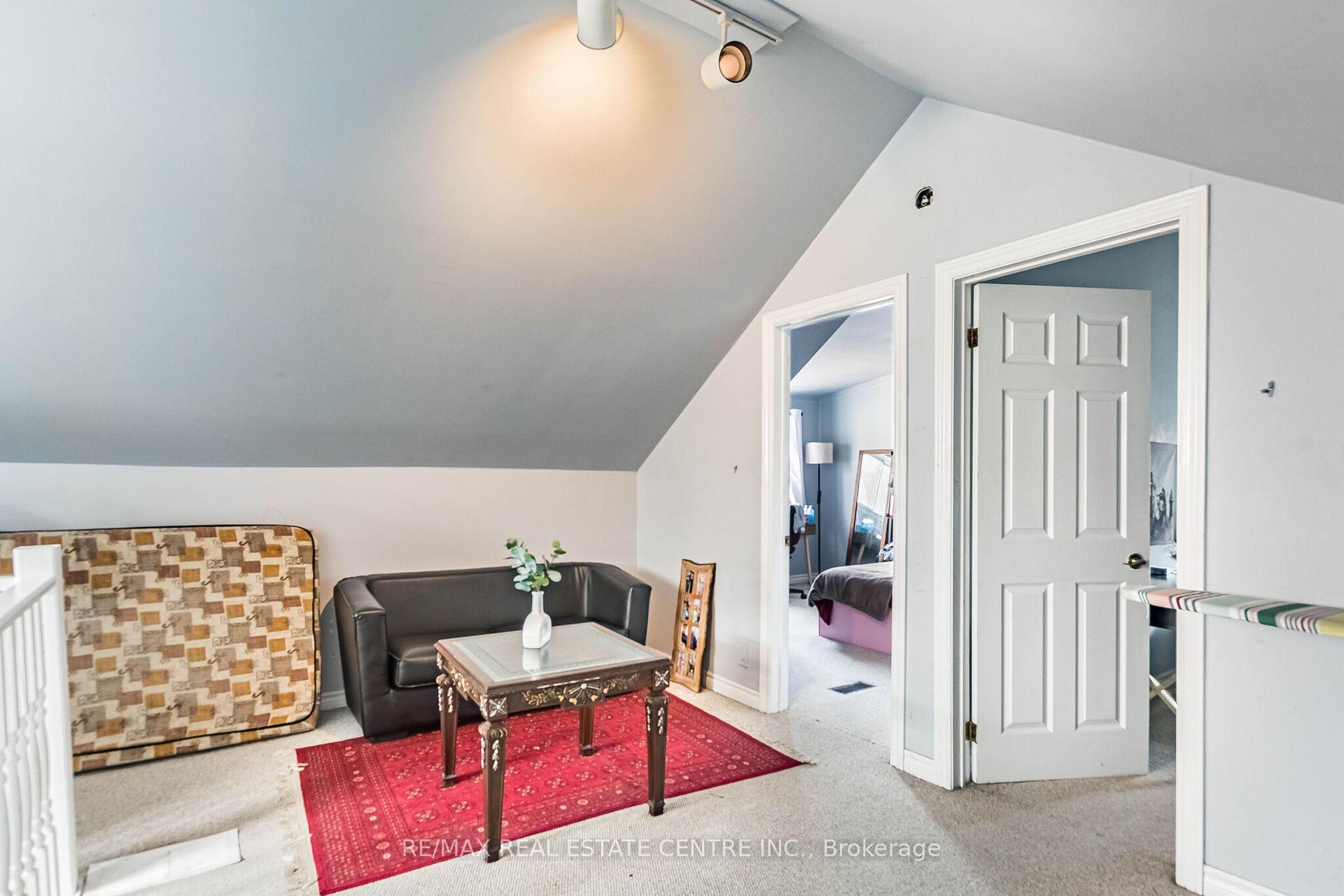 Photo 16 of 1423 Sixth Line, Oakville, College Park — HOMEH