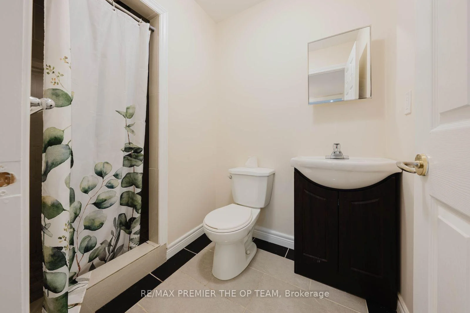 Photo 7 of Unit Basement, 7930 Kipling Avenue, Vaughan, West Woodbridge — HOMEH
