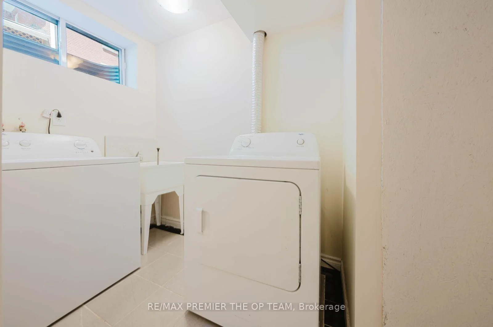 Photo 8 of Unit Basement, 7930 Kipling Avenue, Vaughan, West Woodbridge — HOMEH