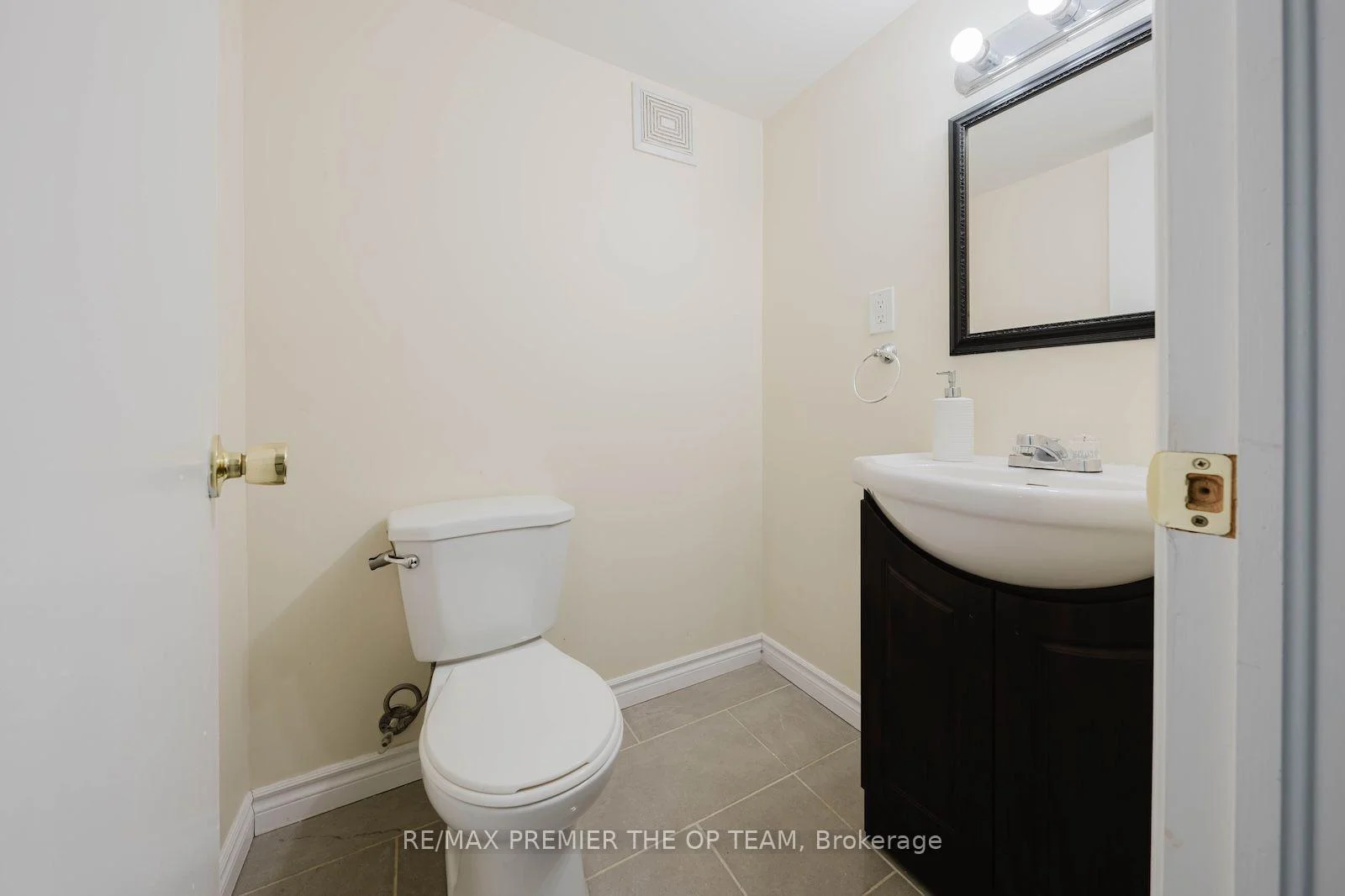 Photo 9 of Unit Basement, 7930 Kipling Avenue, Vaughan, West Woodbridge — HOMEH