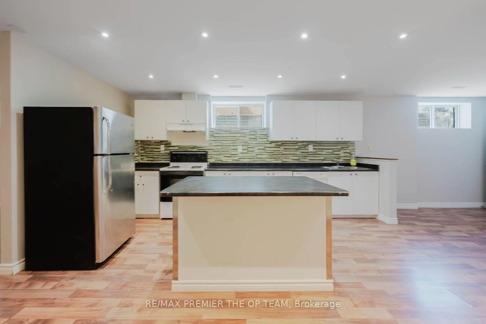 Photo 10 of Unit Basement, 7930 Kipling Avenue, Vaughan, West Woodbridge — HOMEH