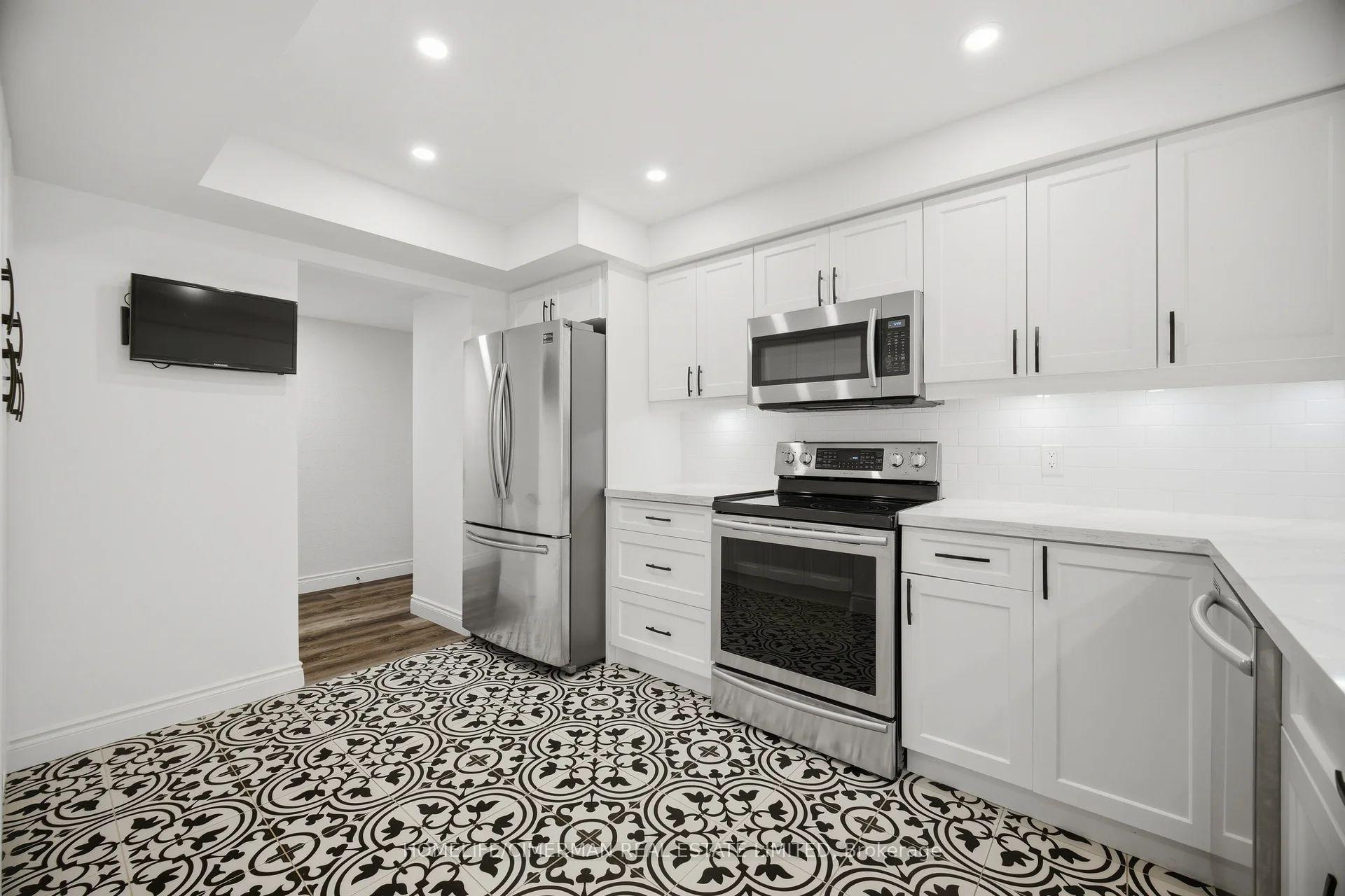 Photo 16 of Unit 320, 150 Wilson Street W, Hamilton, Ancaster — HOMEH