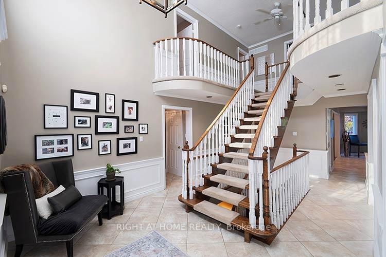 Photo 2 of 143 Carlyle Crescent, Aurora, Aurora Highlands — HOMEH