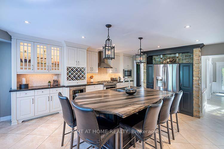 Photo 5 of 143 Carlyle Crescent, Aurora, Aurora Highlands — HOMEH