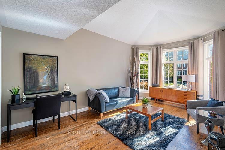 Photo 6 of 143 Carlyle Crescent, Aurora, Aurora Highlands — HOMEH
