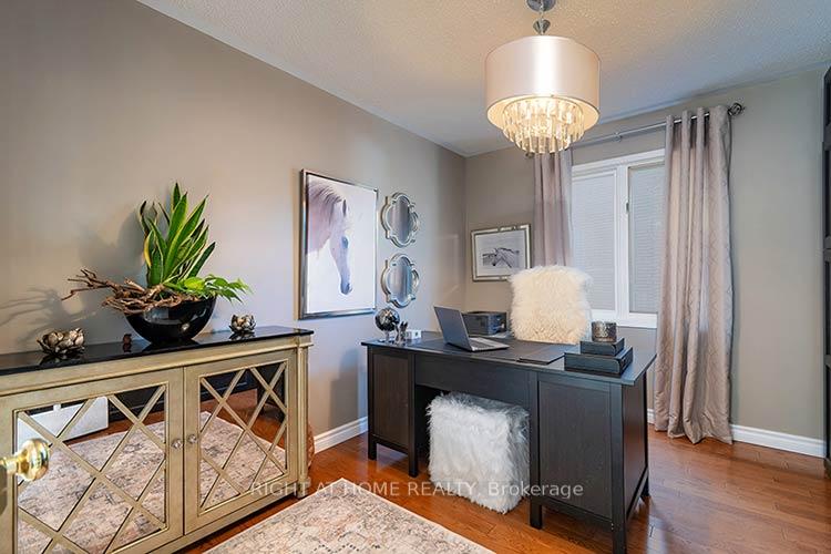 Photo 11 of 143 Carlyle Crescent, Aurora, Aurora Highlands — HOMEH