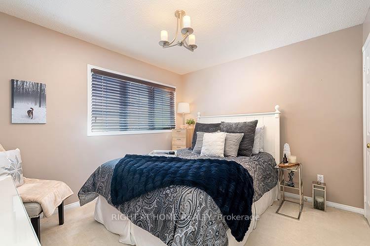 Photo 14 of 143 Carlyle Crescent, Aurora, Aurora Highlands — HOMEH