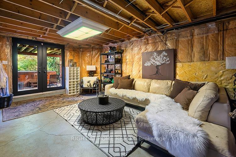 Photo 19 of 143 Carlyle Crescent, Aurora, Aurora Highlands — HOMEH