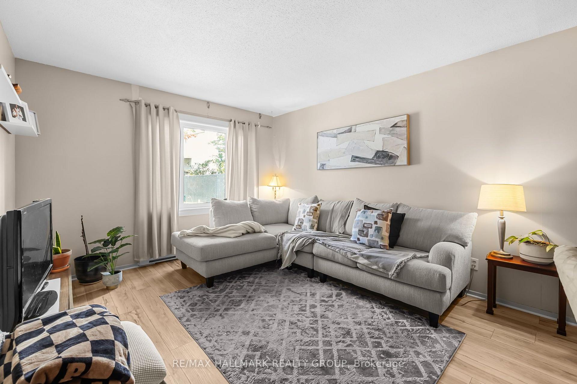 Photo 6 of Unit A, 1035 Cummings Avenue, Ottawa, Cyrville — HOMEH
