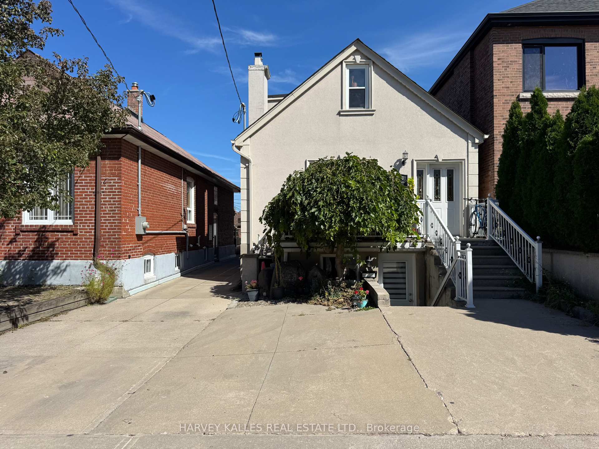 Front of 313 Glenholme Avenue