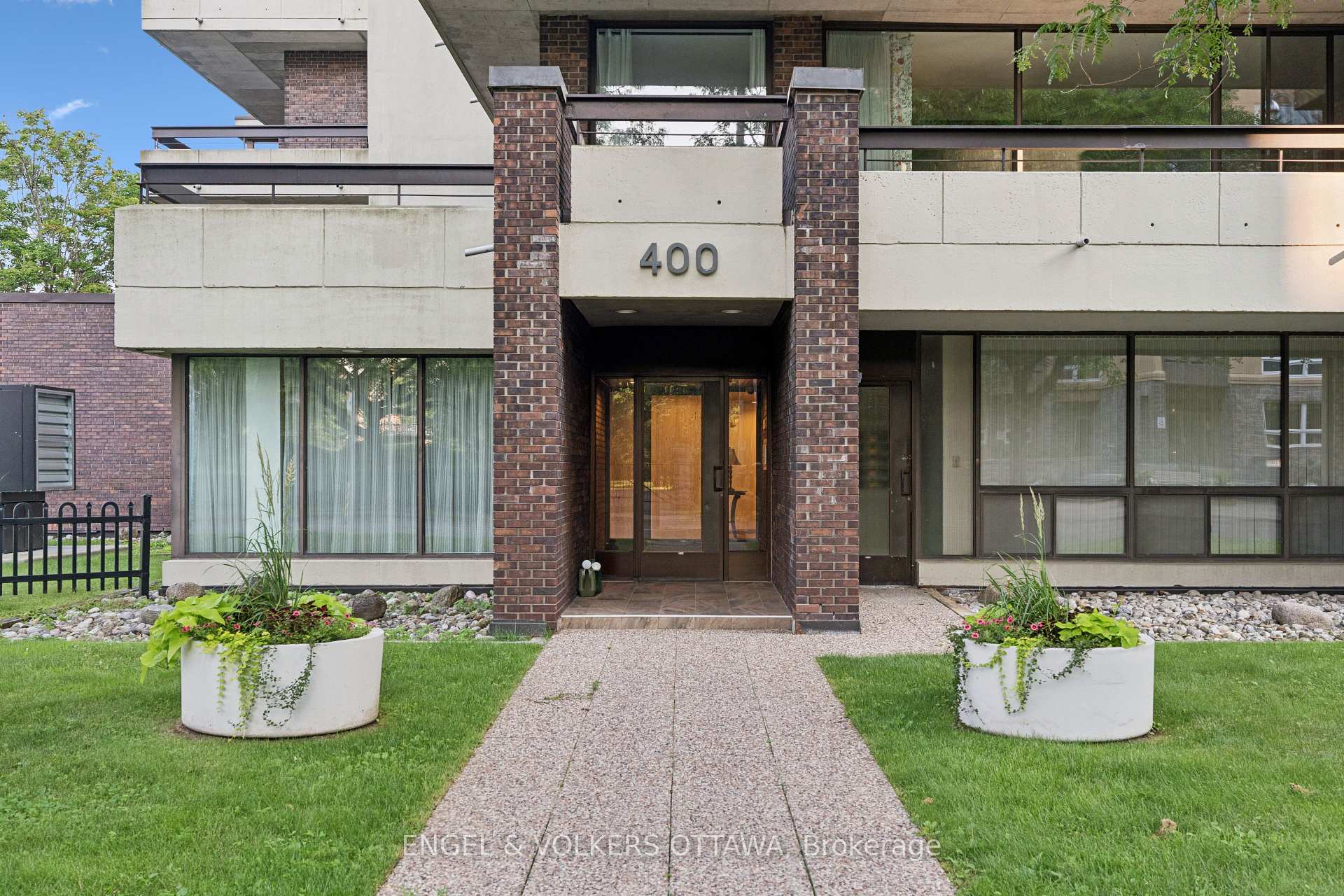 Photo 3 of Unit 8A, 400 Laurier Street E, Ottawa, Sandy Hill — HOMEH