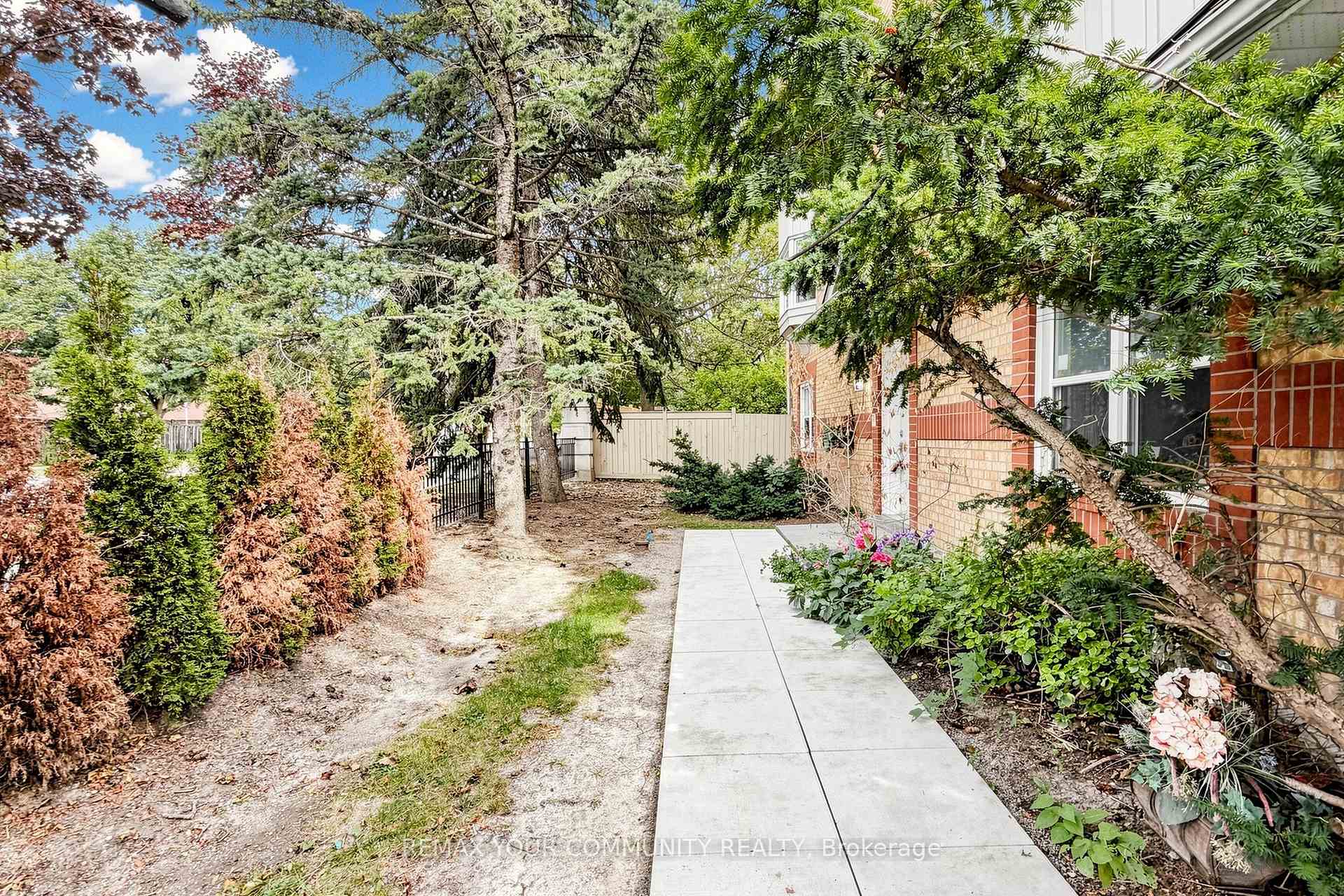 Photo 2 of 1 Edenbridge Drive, Vaughan, Beverley Glen — HOMEH