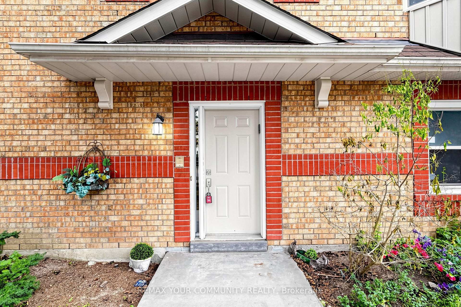 Photo 4 of 1 Edenbridge Drive, Vaughan, Beverley Glen — HOMEH