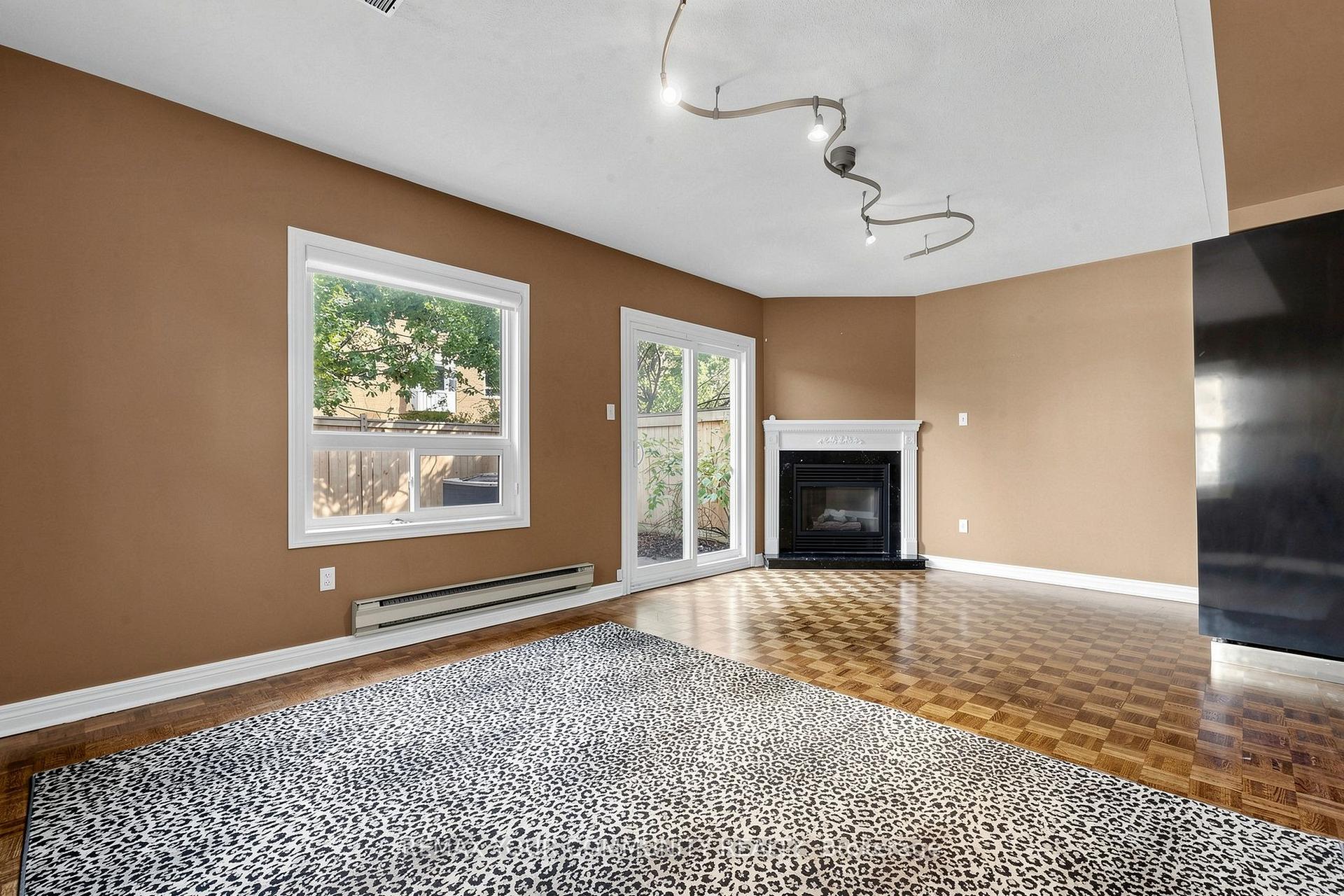 Photo 5 of 1 Edenbridge Drive, Vaughan, Beverley Glen — HOMEH