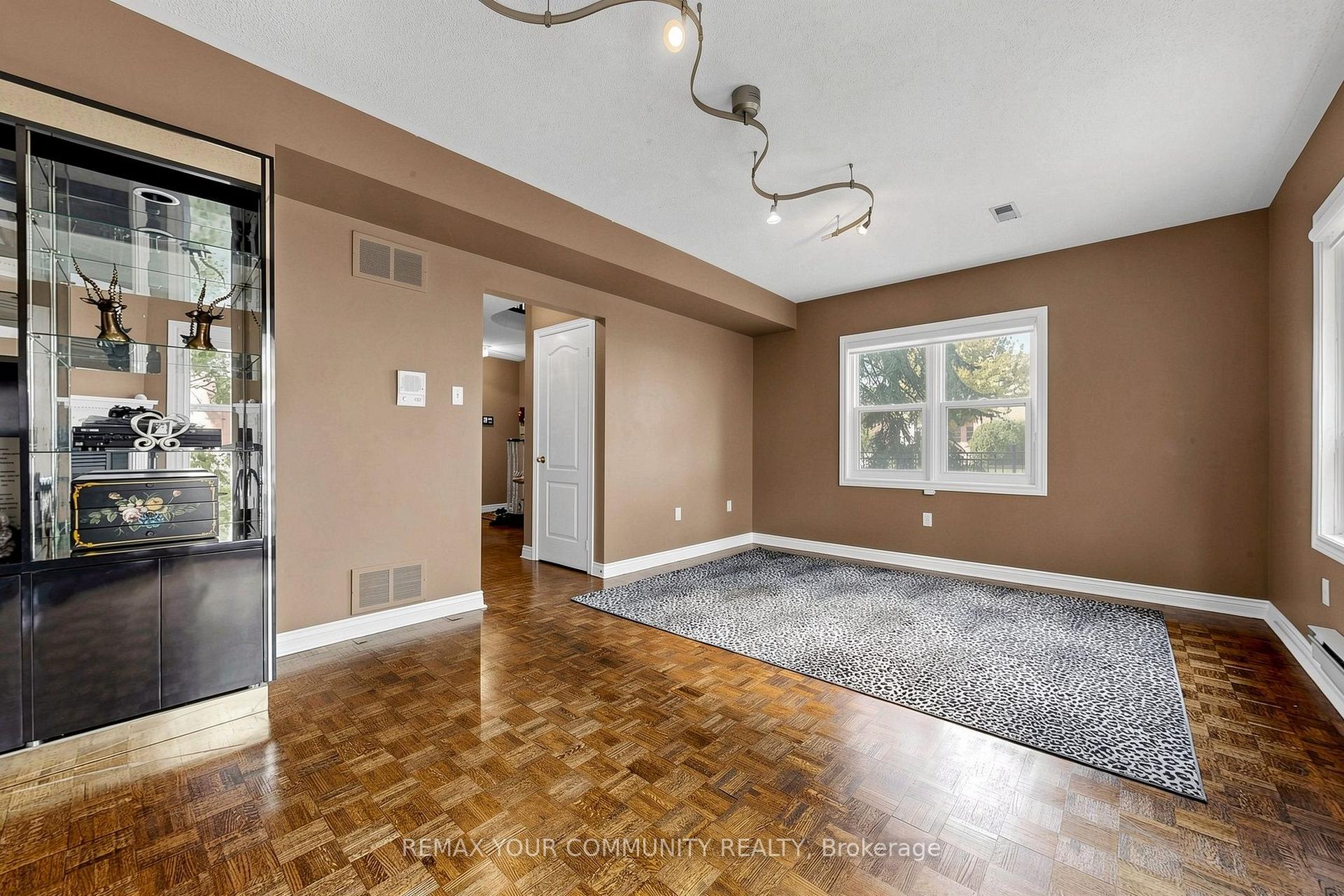 Photo 6 of 1 Edenbridge Drive, Vaughan, Beverley Glen — HOMEH